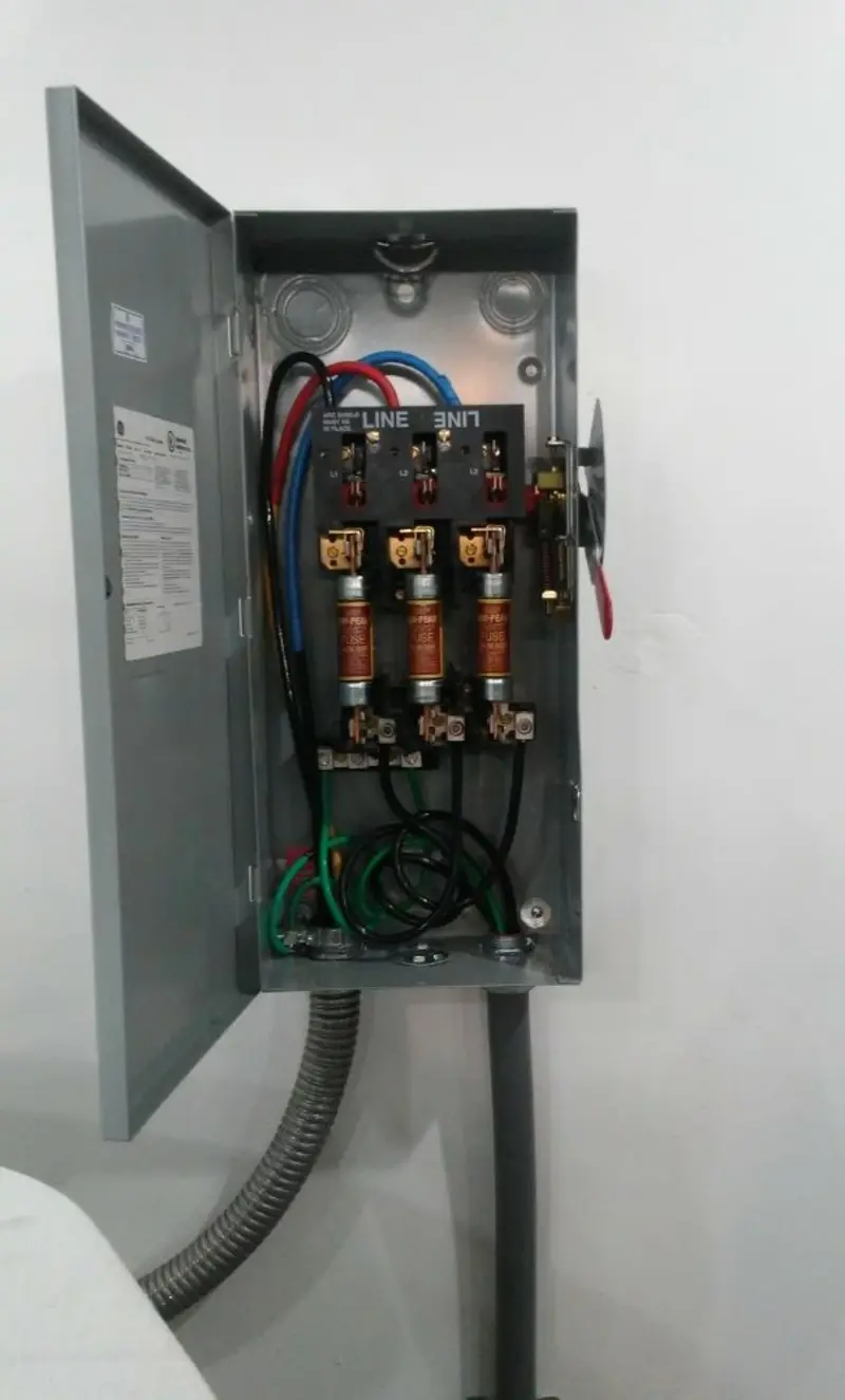 Three-phase disconnect switch installed for Smoke Detector Installation in Ripley